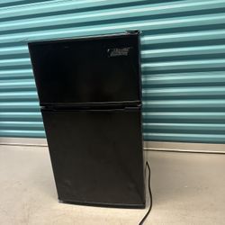 Arctic King Mini Fridge 