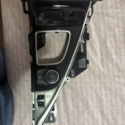 2018 Infinite Q50 Middle Console 