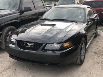 2002 Ford Mustang estandar $3300