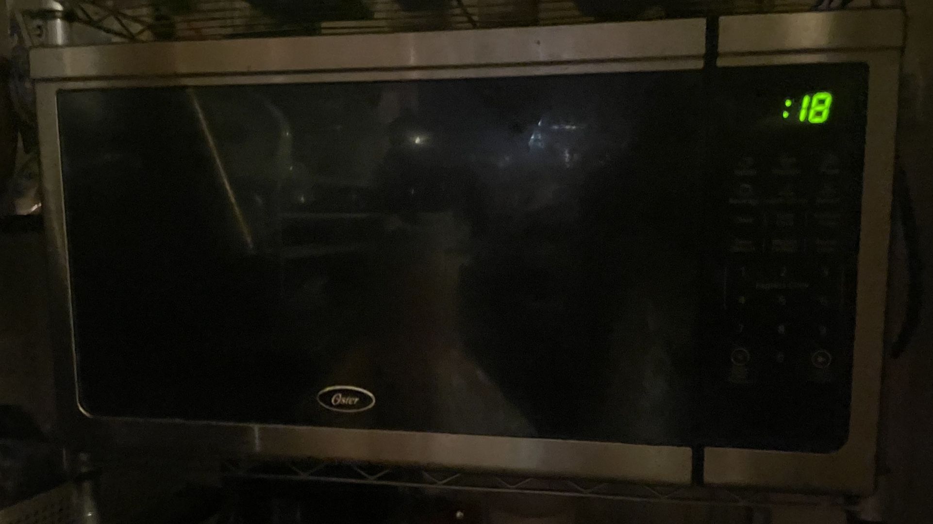 Oster 1000W Microwave – Great Condition – $30