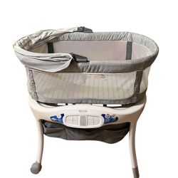 Graco Baby Rocking Bassinet