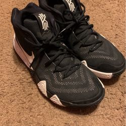 Kyrie 4’s Black and White