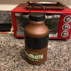 Hydroflask 64oz