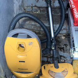 Kenmore Progressive TRUE HEPA Vacuum Yellow Canister 116 27615700 w/ Hose And Attachments