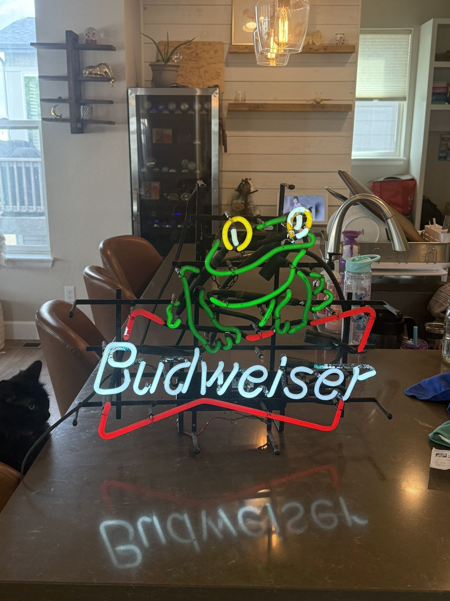 Vintage Budweiser Frog Neon Beer Sign (1995, Everbrite) – Works Great!