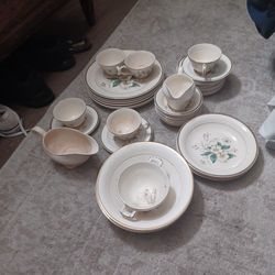 Knowles 41 PC. Set. Carolina $200 obo