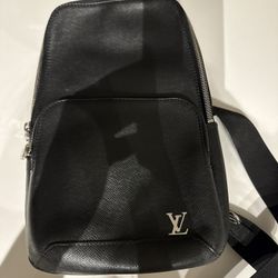 Louis Vuitton Cross Body Bag 