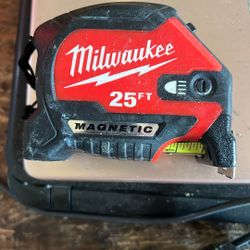 Milwaukee tape Measure 
