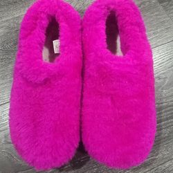 UGG Size 7 Slip In Booties