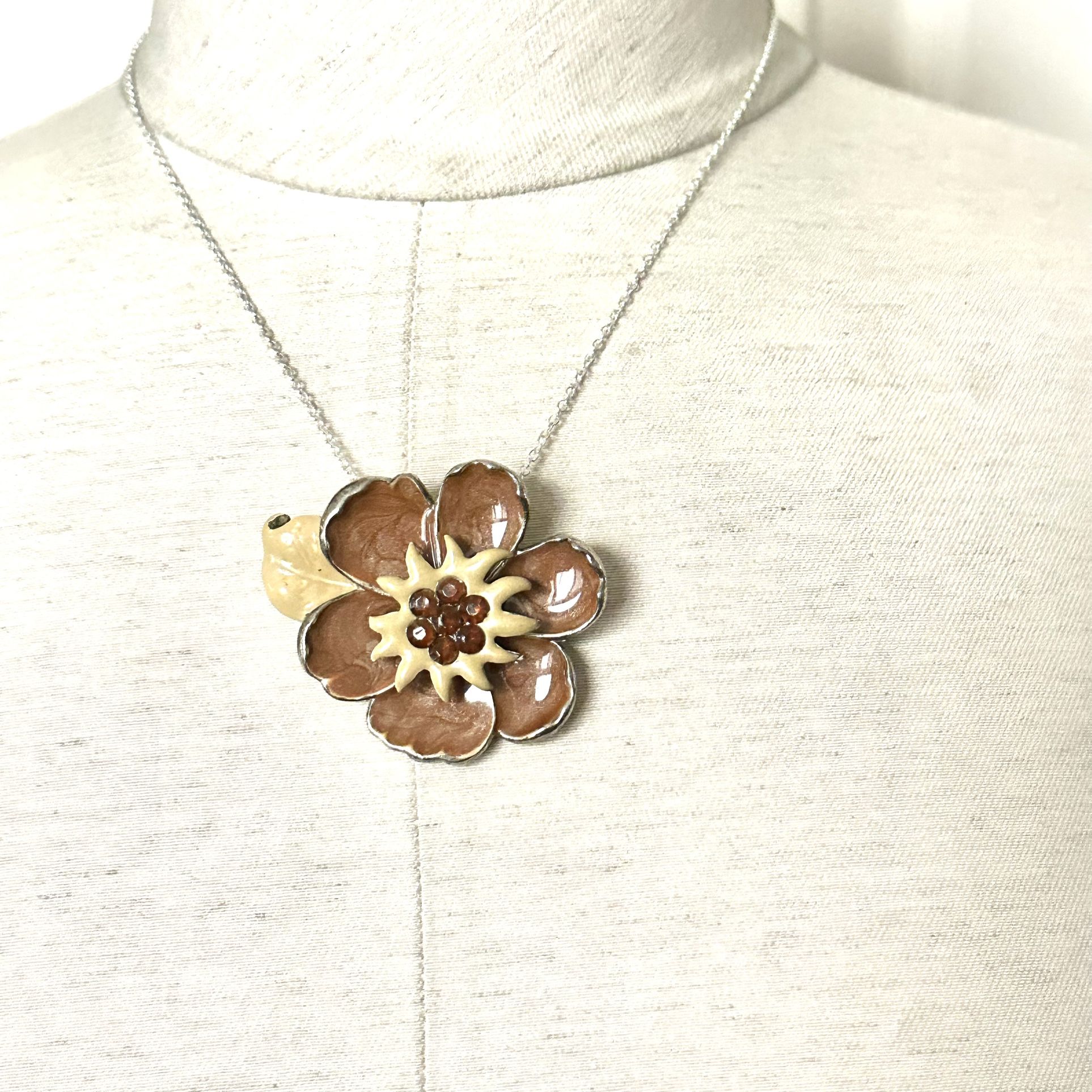 Brown Flower Pendant Necklace
