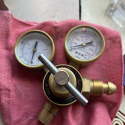 Regulator gauges