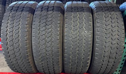 LT 275 70 18 Bridgestone 3325