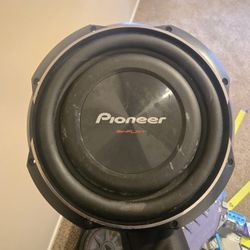 Dos Pioneer 12- Dos 10 Kicker- Un Epicenter Aplificador De Una Salida Y Cajón Para Nissan Frontier2005 