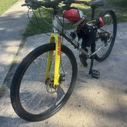 Motor bike The bike worked very well but a tire got locked, the derailleur was damaged