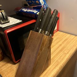 Knife Set (Rachapelray)   $30