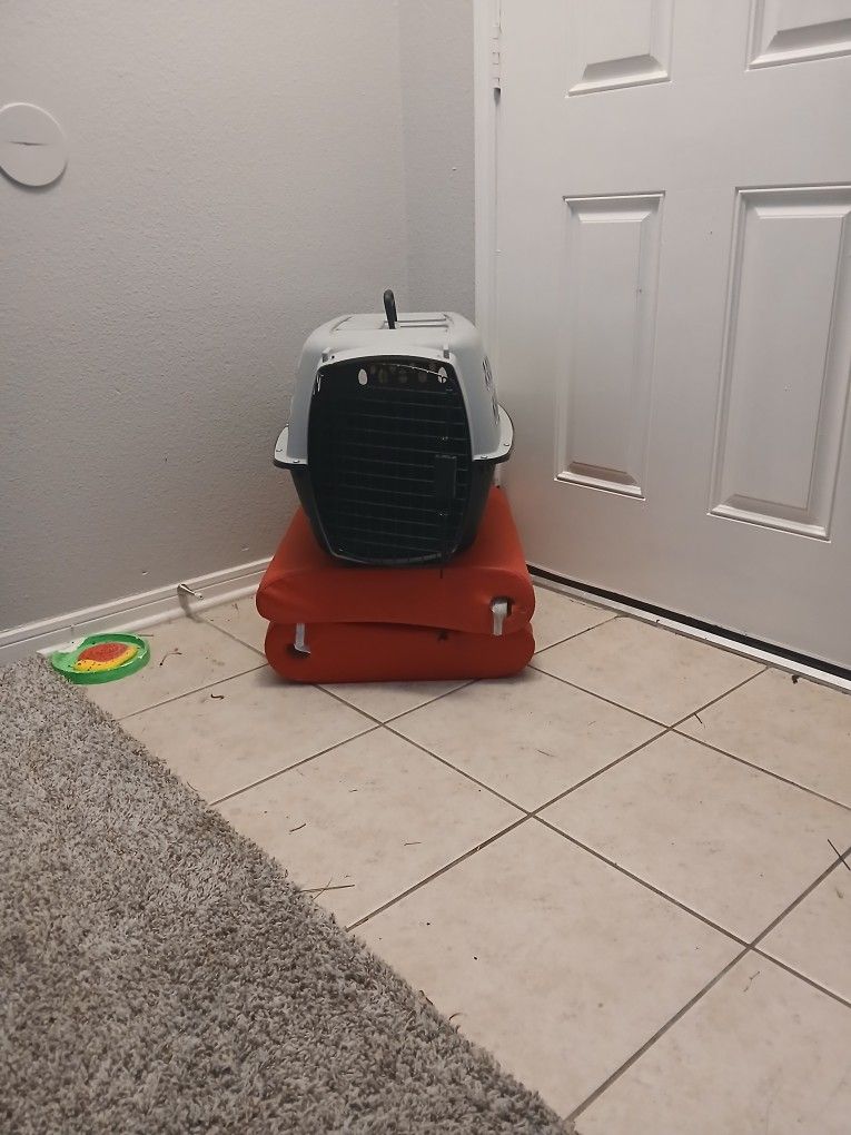 Dog Kennel With Cushioned Attachments