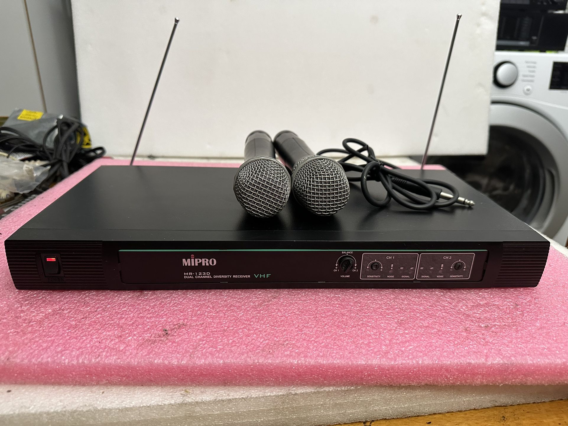 MIPRO MR-123D UHF Dual Channel Wireless Microphone System