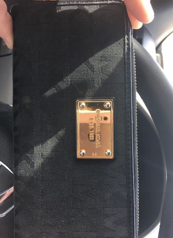 Michael kors wallet