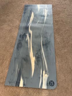 Lululemon Yoga mat