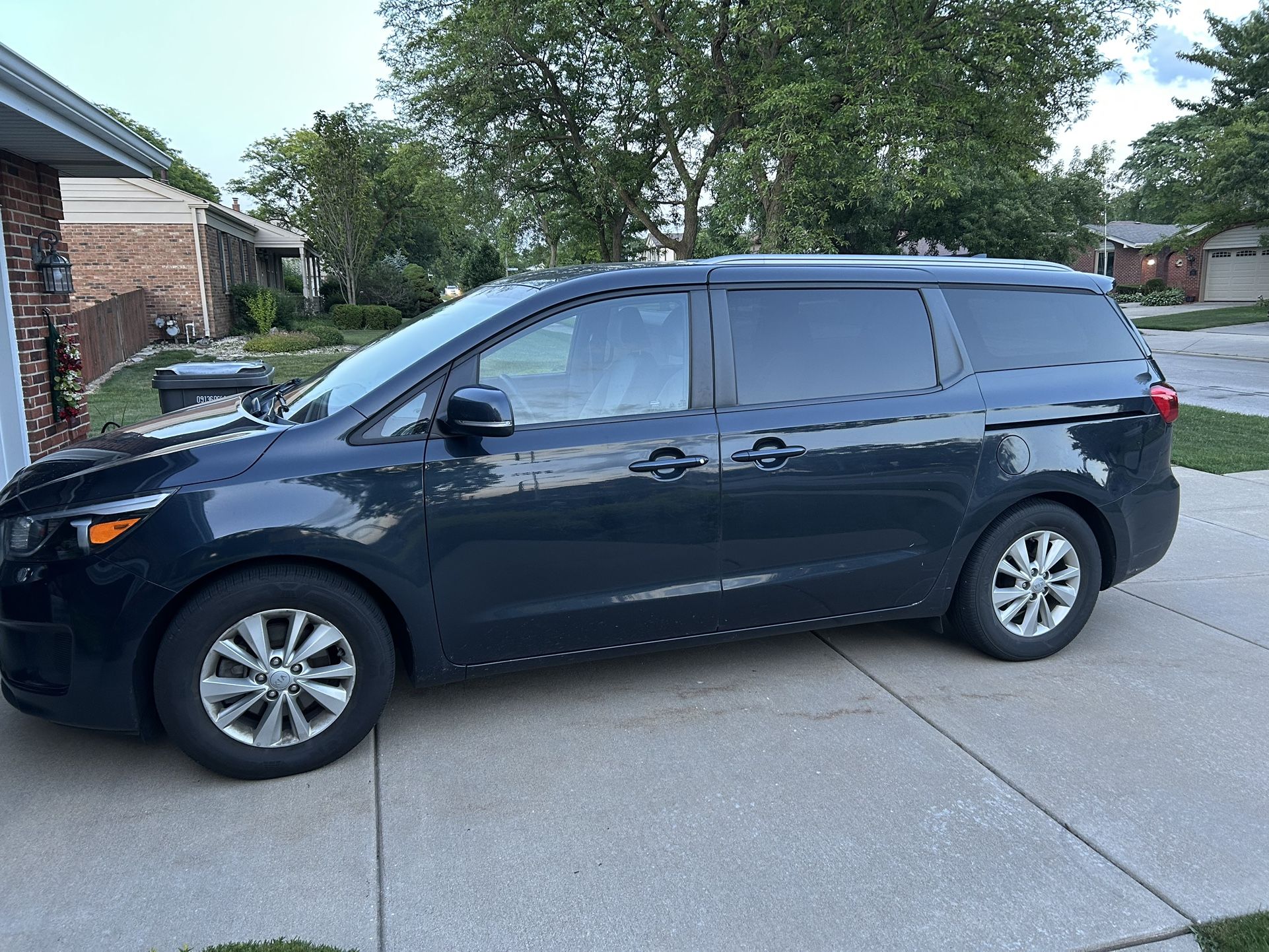 2016 KIA Sedona LX