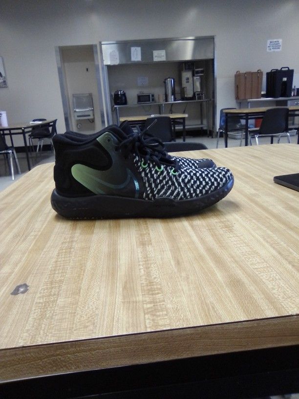 Nike Renew KD Trey 5 VIII