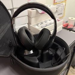 Haymaker Wireless Over-Ear Bluetooth Headphones with Carrying Case