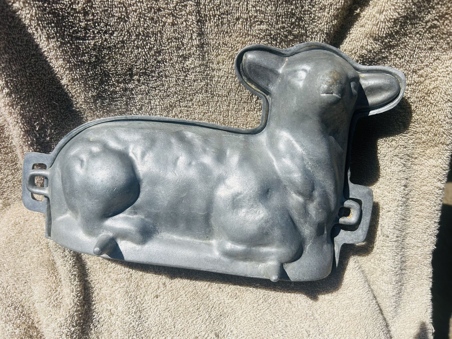 Cast Metal lamb Baking Pan 10 X 9 Inches, Banter That Lamb Cake For Easter