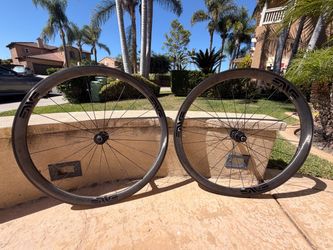 ENVE SES 3.4 Carbon Wheelset (DT Swiss 240s Hubs / Rim Brake / Tubeless Ready) - LOW OFFERS WILL BE IGNORED