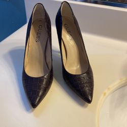 Guess Pumps 