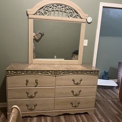 Queen Bedroom Set