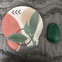 Bluetooth mouse with mouse pad