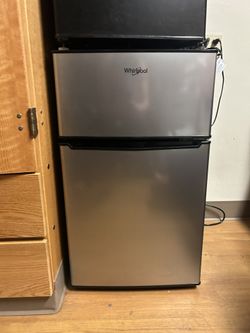 Whirl pool mini fridge and freezer 
