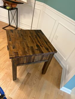 moving sale 24 by 24 by 24 in wood side table like new