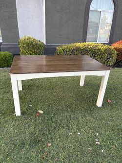 Kitchen table very excellent condition