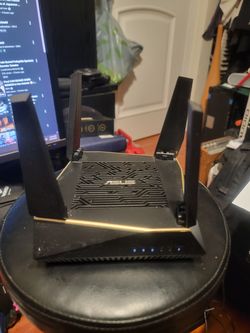 ASUS RT-AX92U AX6100 Tri-Band Wi-Fi router.