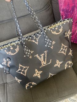 Beautiful Handbag! Make An Offer!