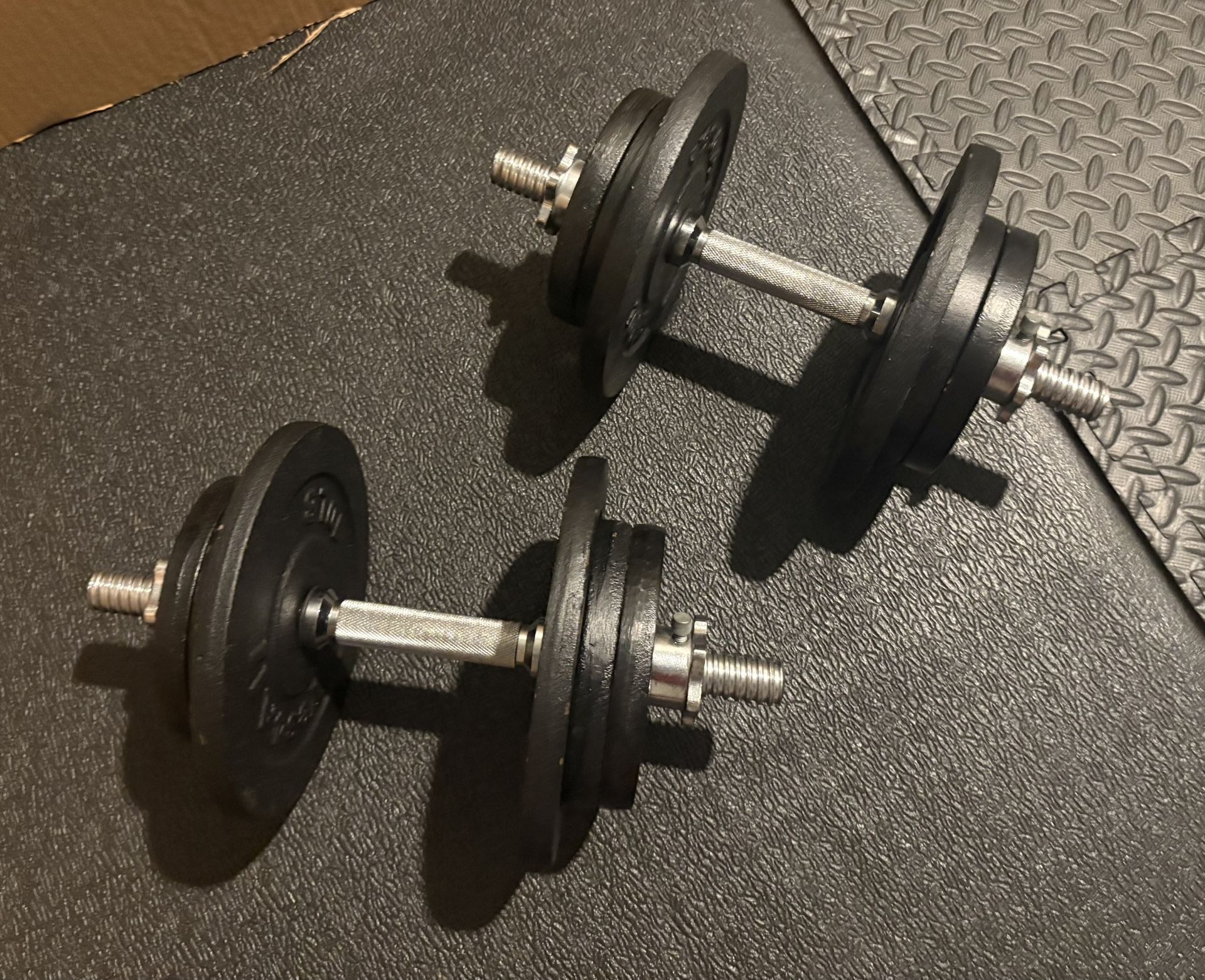 BRAND NEW Olympic Curl Bar With Cast Iron Weight Plates; 35#, 25#, 10#, 5 and 2.5# (170 pounds)