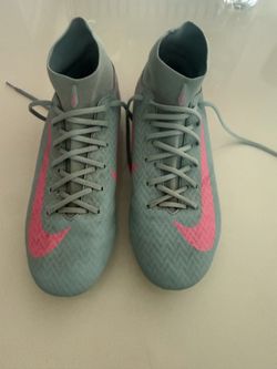Women soccer cleats