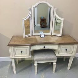Realyn Two-tone Vanity and Mirror with Stool
