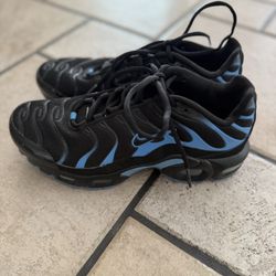 NIKE AIR MAX PLUS