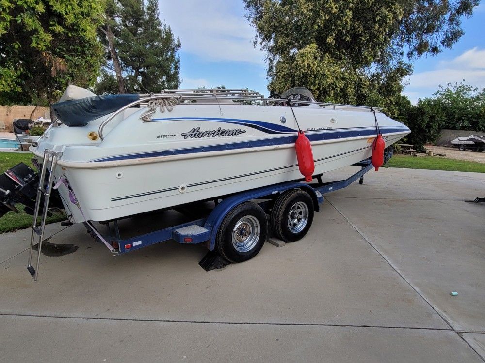 2000 GODFREY HURRICANE FUNDECK