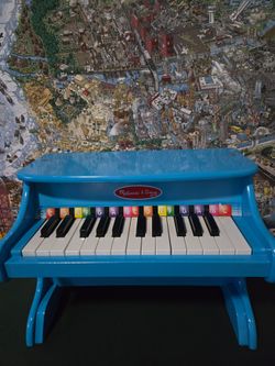 Melissa and Doug piano