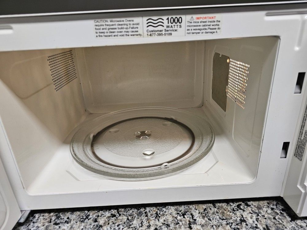 SOLD ‼️Discount Sale‼️ Clearance‼️Lunik Microwave with Defrost