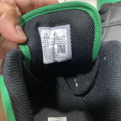 Jordan 1 low Lucky Green’s  Size 4Yth