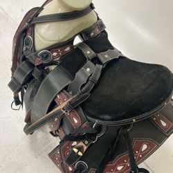 Monturas charras de cuero con fuste amplio