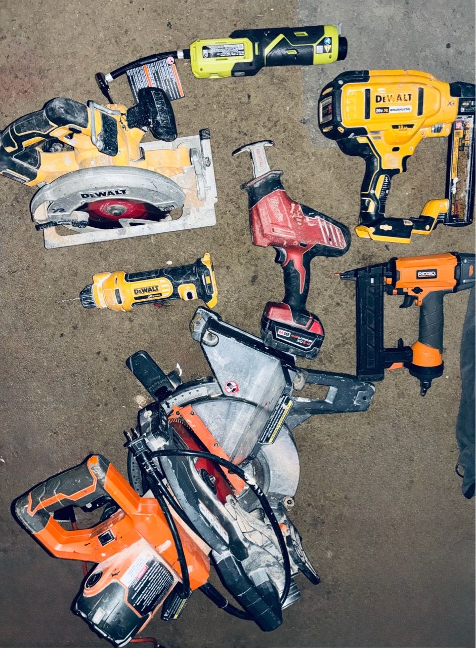DeWalt/Milwaukee/Ridgid TOOLS and a 10in Dual-Bevel Sliding Miter SAW ...