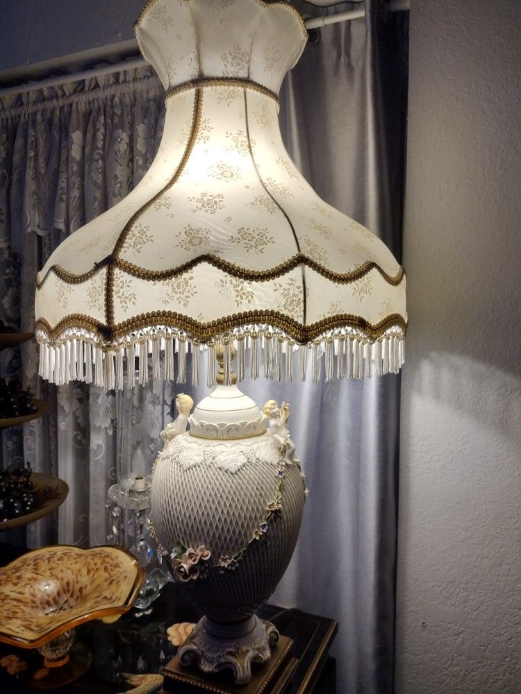 Beautiful Pair Of Italian Capo DE Monte Table Lamps.