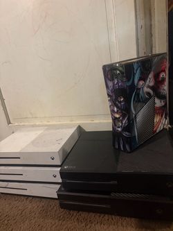 Lot of  6 Xbox Consoles