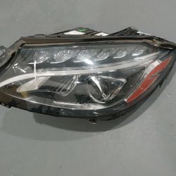 2018 MBZ C CLASS LEFT HEADLIGHT 