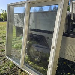 Vinyl Sliding Window 4ft×4ft×6inches for Sell in Tacoma